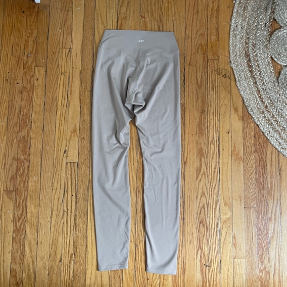 437 Leggings in Latte (M) - Picture 3 of 5